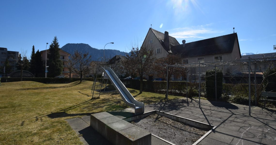 Spielplatz (1) X